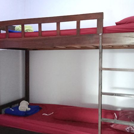Tiga Dua Homestay Jogyakarta Zewnętrze zdjęcie