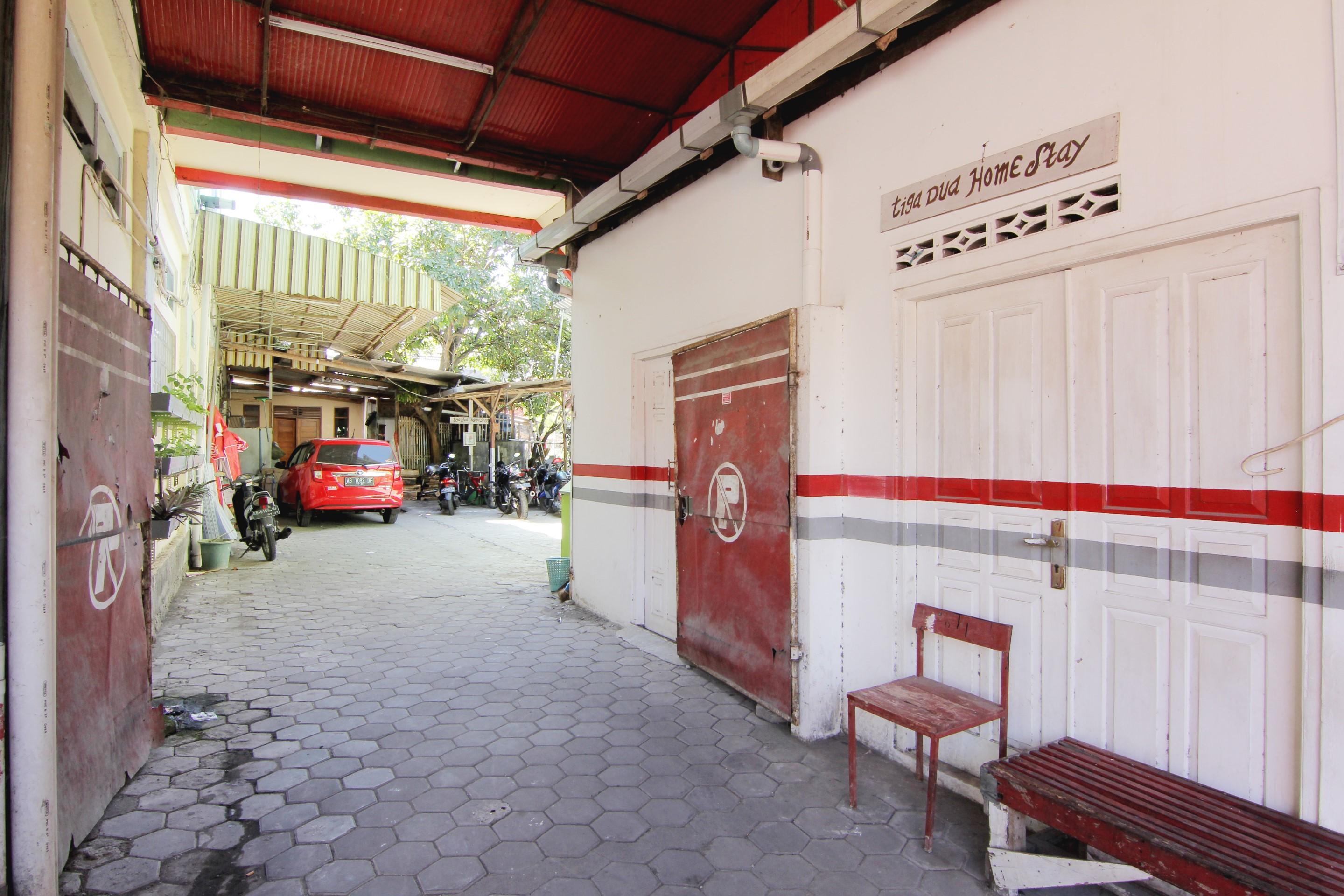 Tiga Dua Homestay Jogyakarta Zewnętrze zdjęcie