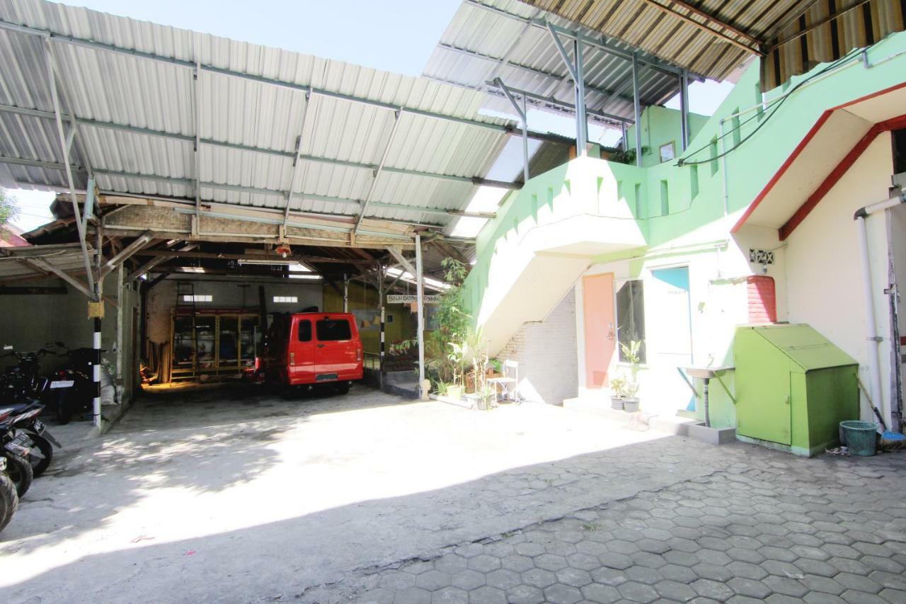 Tiga Dua Homestay Jogyakarta Zewnętrze zdjęcie