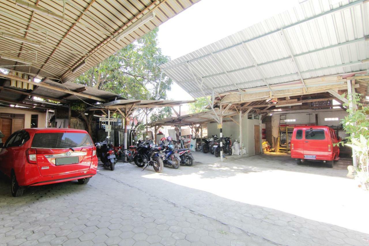 Tiga Dua Homestay Jogyakarta Zewnętrze zdjęcie